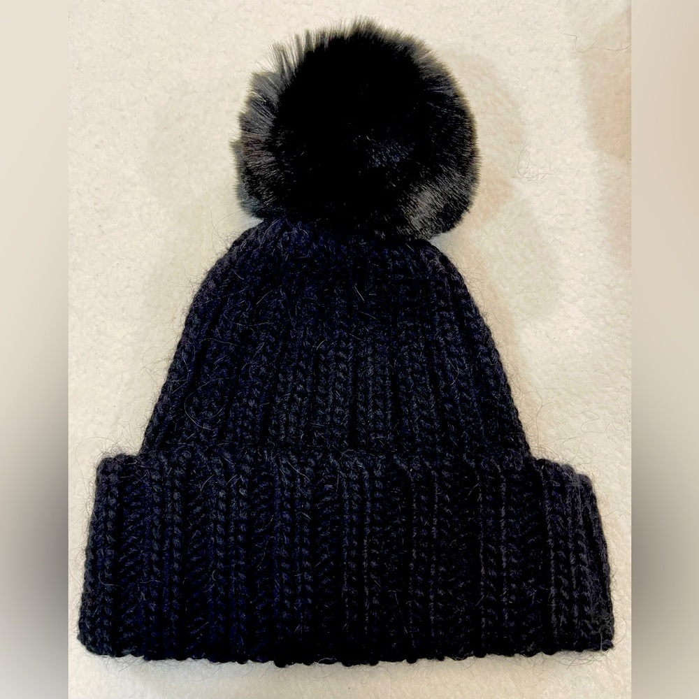 Fratelli Talli Women’s Beanie Black Alpaca Wool Acrylic Blend Knit Fluffy PomPom